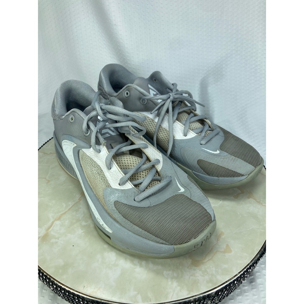 Nike Zoom Freak 4 Basketball Shoes Mens 9 Wolf Grey Sporty Training Gym Sneakers